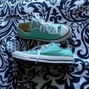 Converse size 7